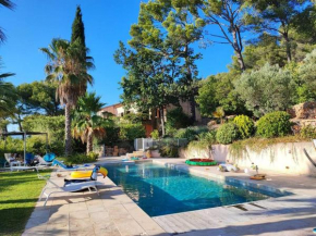 Superbe villa Calista classée 5 Etoiles pour 10 personnes avec piscine vue mer, proche des plages et du Circuit du Castellet Paul Ricard